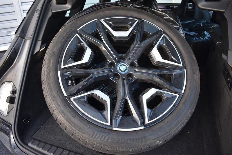 Gebraucht BMW iX Sport Line 384 kW (523 PS) 2023 Schwarz SUV