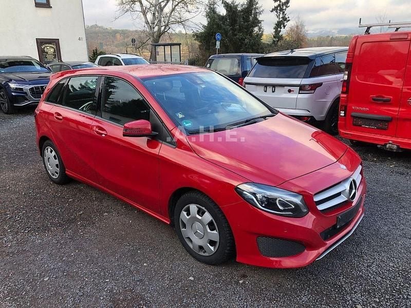 Rot Gebraucht 2014 Mercedes B220 Style Van / Kleinbus | 14.450 € (Guter Preis) - Bild 1/4
