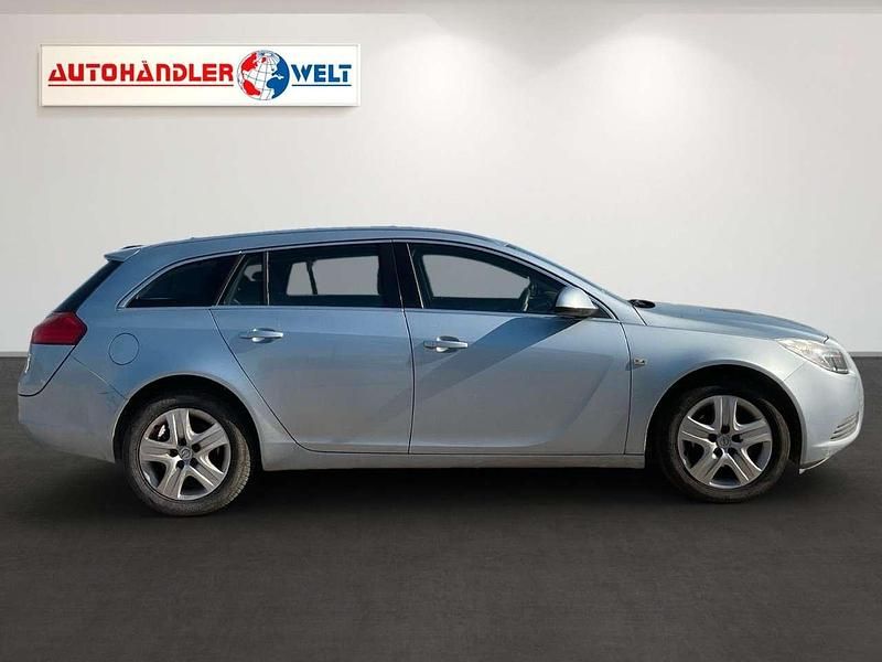 Gebraucht Opel Insignia Edition 140 PS (102 kW) 2013 Blau Kombi
