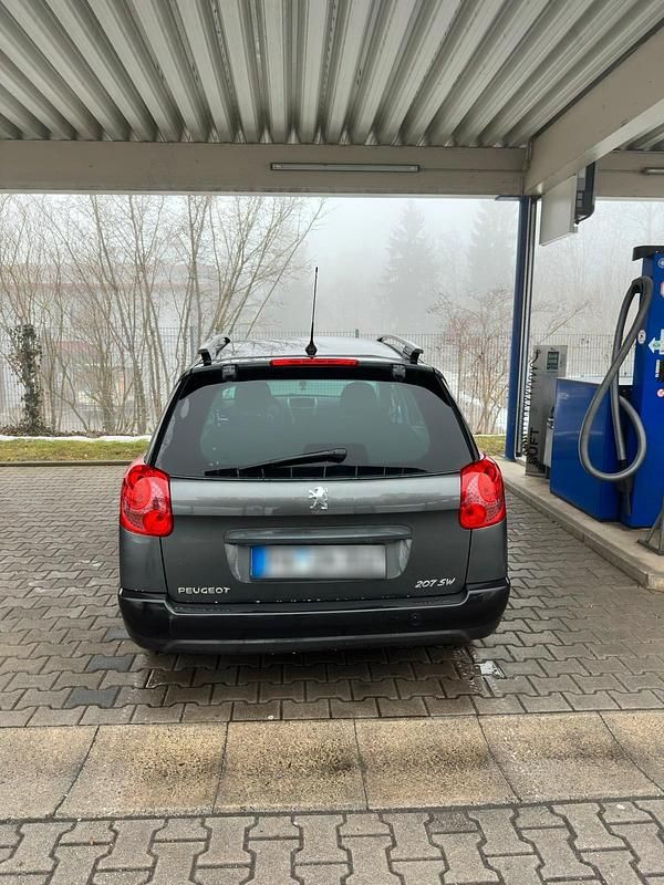 Gebraucht Peugeot 207 95 PS (69 kW) 2008 Schwarz Kombi