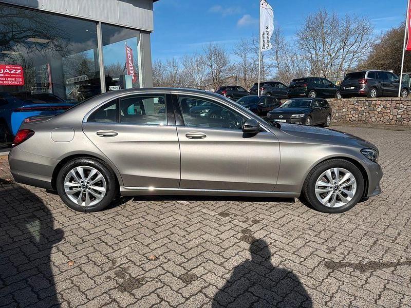 Gebraucht Mercedes C180 156 PS (114 kW) 2018 Silber Limousine