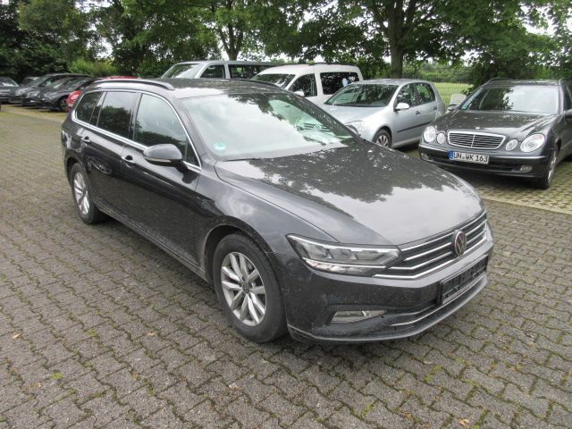 Silber Gebraucht 2021 VW Passat Business Kombi | 16.488 € (Fairer Preis) - Bild 1/4