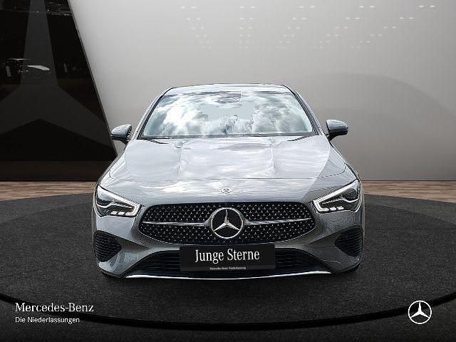 Grau Gebraucht 2024 Mercedes CLA180 Shooting Brake Advanced Kombi | 27.990 € (Guter Preis) - Bild 1/4