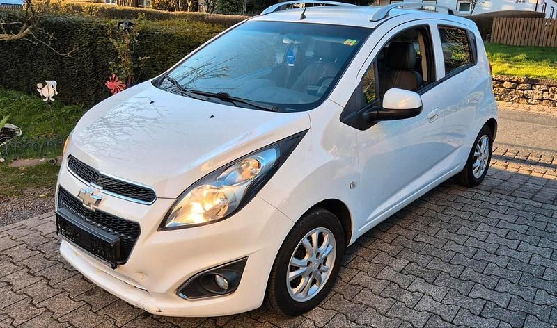 Gebraucht Chevrolet Spark 85 PS (62 kW) 2012 Weiß Kleinwagen