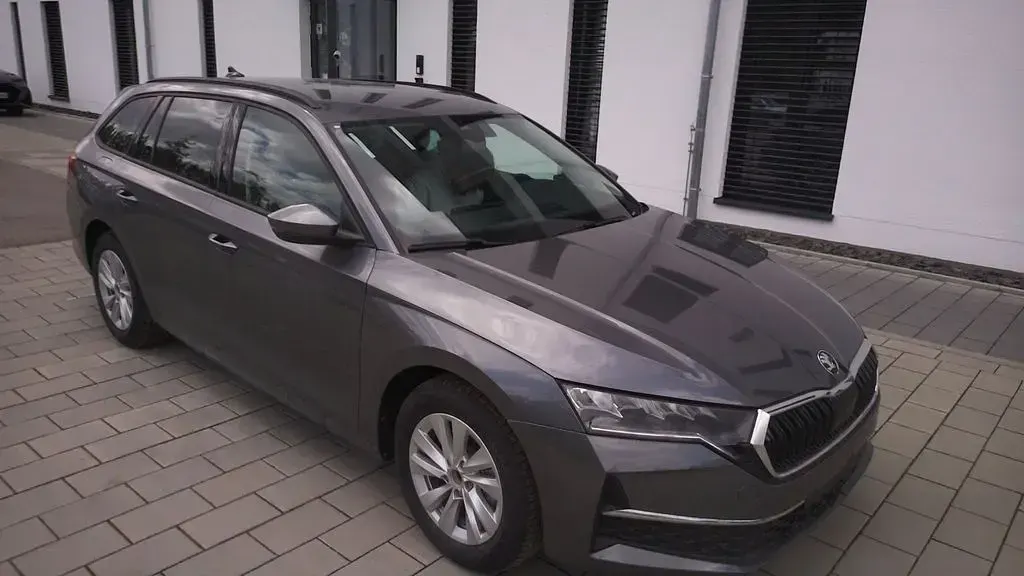 Gebraucht Skoda Octavia Business Line 150 PS (110 kW) 2025 Grau Kombi