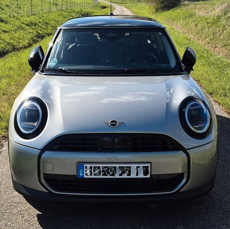 Używany Mini Cooper Classic 156 KM (114 kW) 2024 Srebrny Hatchback