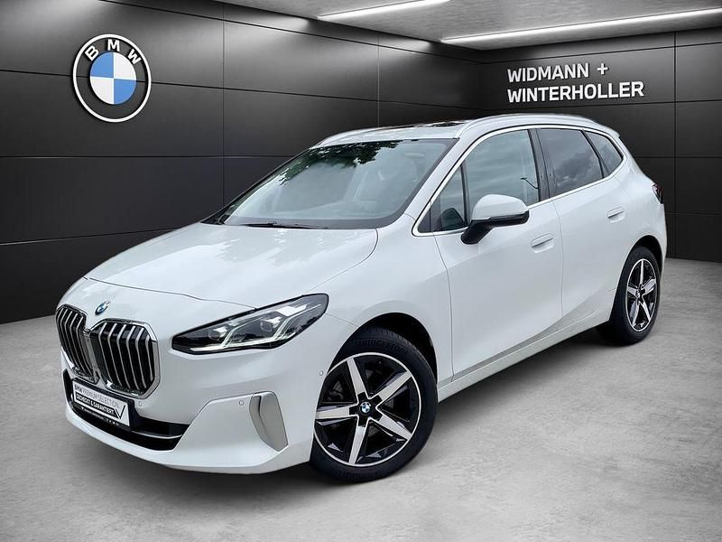 Weiß Gebraucht 2024 BMW 218 Active Tourer Luxury Line Van / Kleinbus | 33.680 € (Fairer Preis) - Bild 1/4