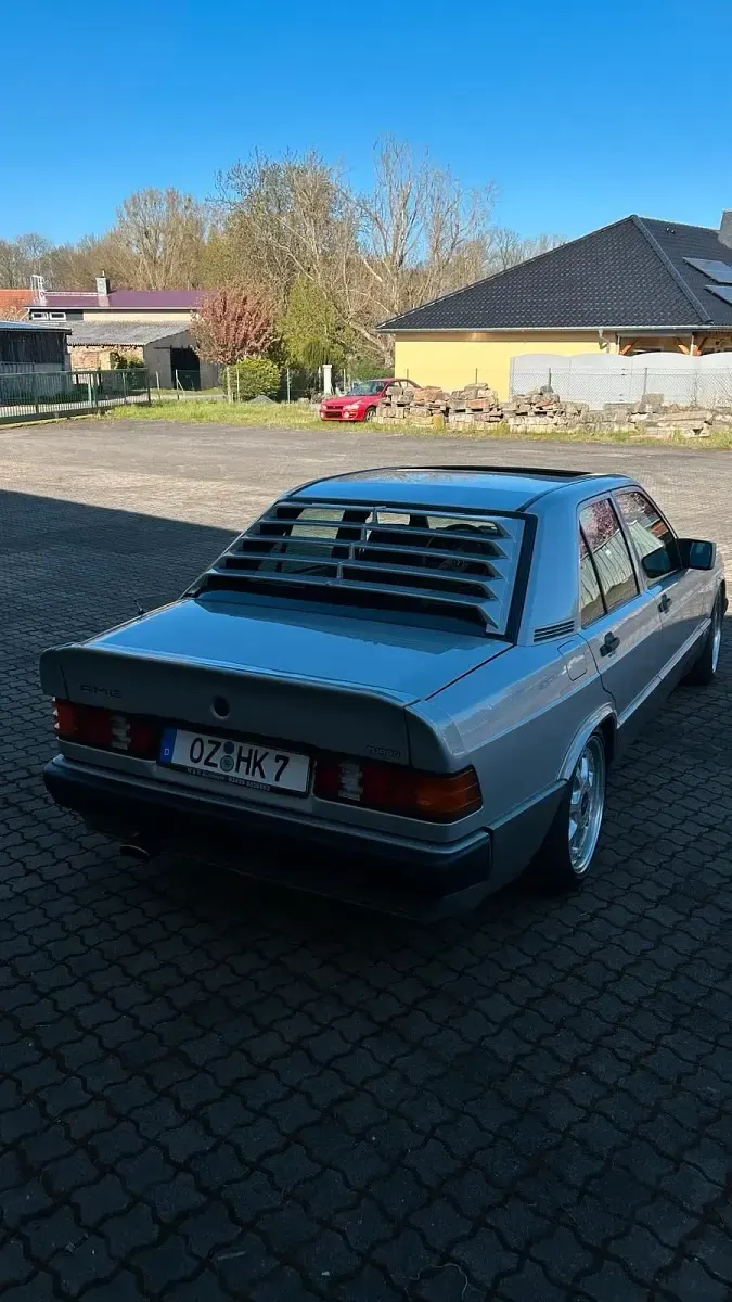 Gebraucht Mercedes 190 300 PS (220 kW) 1989 Silber Limousine