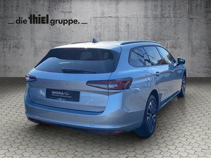 Gebraucht Skoda Superb Selection 150 PS (110 kW) 2025 Silber Kombi