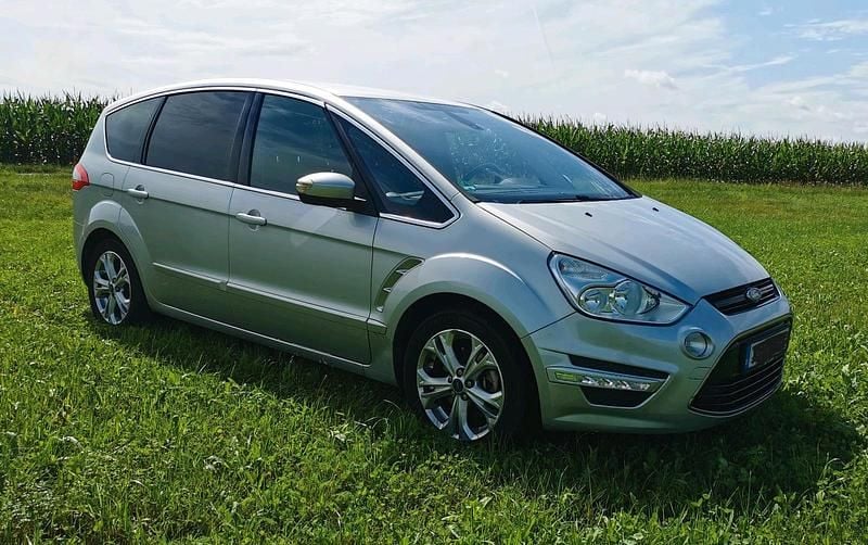 Silber Gebraucht 2012 Ford S-MAX Titanium Van / Kleinbus | 8.000 € (Guter Preis) - Bild 1/4