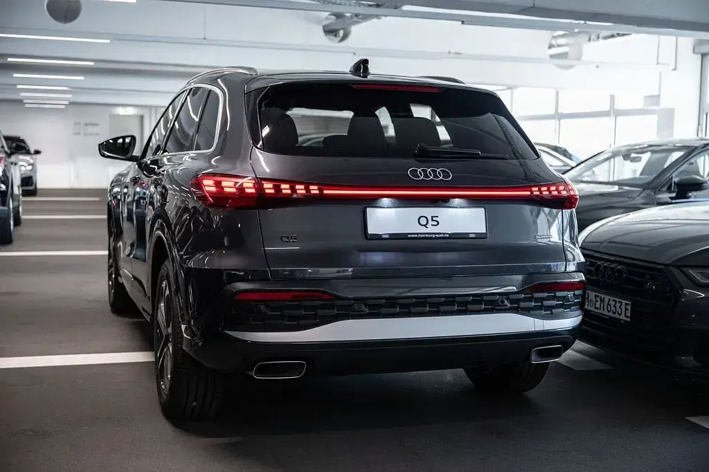 Neu Audi Q5 Sport 299 PS (219 kW) 2026 Grau SUV