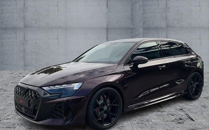 Rot Neu 2025 Audi RS3 Sportback Comfort Kleinwagen | 76.950 € (Etwas zu teuer) - Bild 1/4