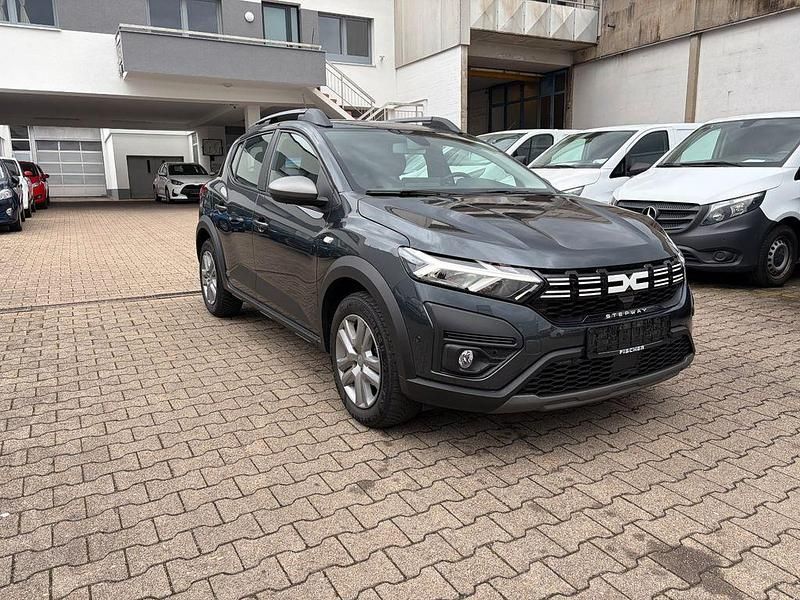 Gebraucht Dacia Sandero Expression 91 PS (66 kW) 2023 Grau SUV