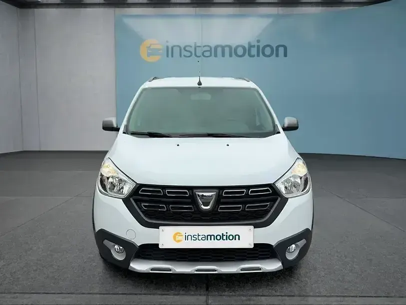 Gebraucht Dacia Lodgy 131 PS (96 kW) 2021 Weiß Van / Kleinbus