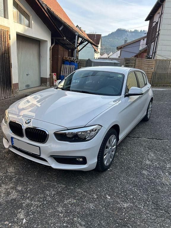 Weiß Gebraucht 2018 BMW 118 M Sport Kleinwagen | 10.800 € (Superpreis) - Bild 1/4