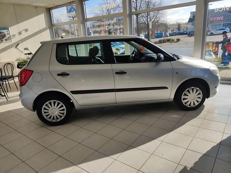 Używany Skoda Fabia Special 86 KM (63 kW) 2011 Srebrny Coupe