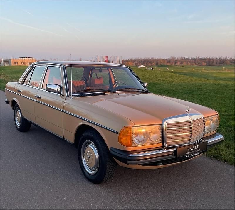 Gebraucht Mercedes 240 72 PS (52 kW) 1979 Beige Limousine