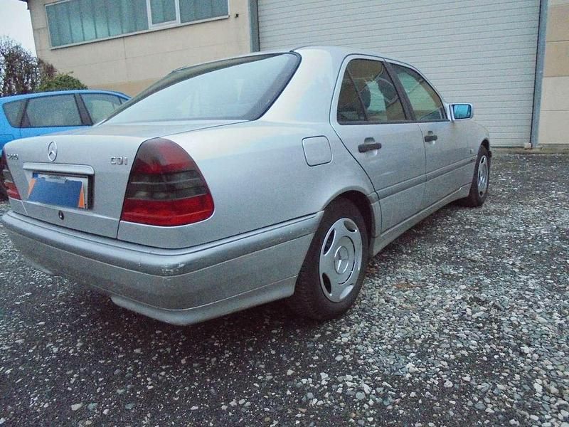 Gebraucht Mercedes C220 Classic 125 PS (91 kW) 1998 Silber Limousine