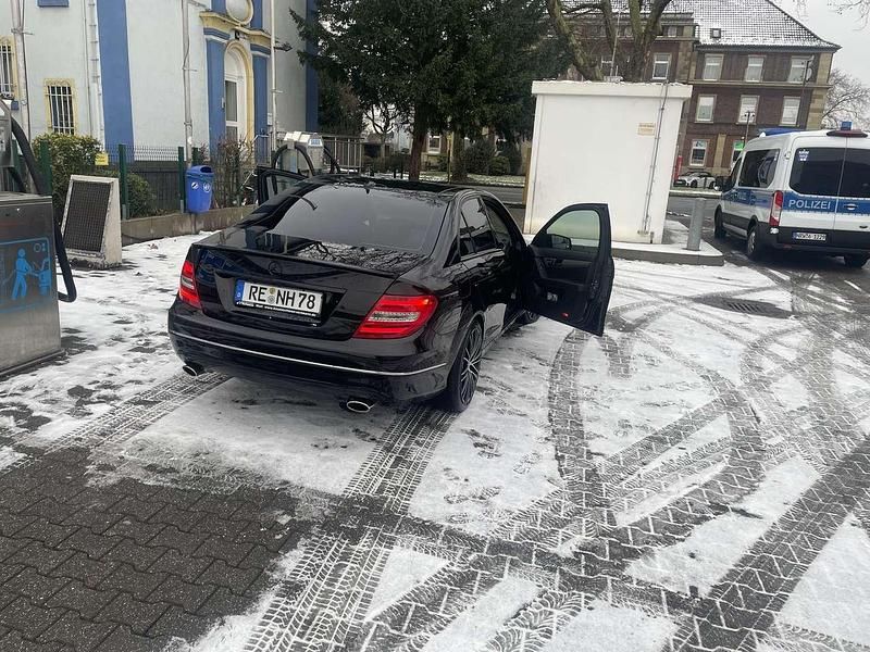 Gebraucht Mercedes C350 265 PS (194 kW) 2011 Schwarz Limousine