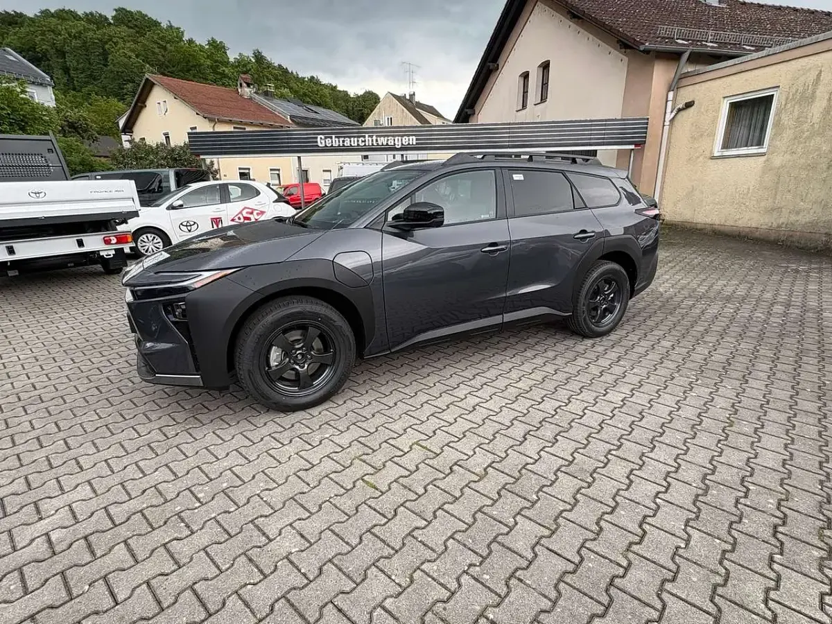 Neu Toyota bZ4X 164 kW (224 PS) 2026 Grau SUV