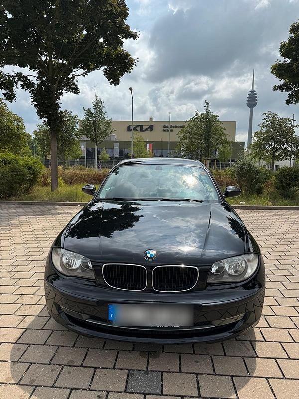 Schwarz Gebraucht 2008 BMW 116 Kleinwagen | 4.200 € - Bild 1/4