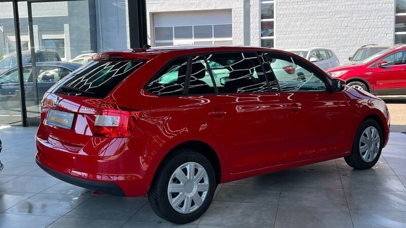 Gebraucht Skoda Rapid Joy 110 PS (80 kW) 2016 Rot Limousine