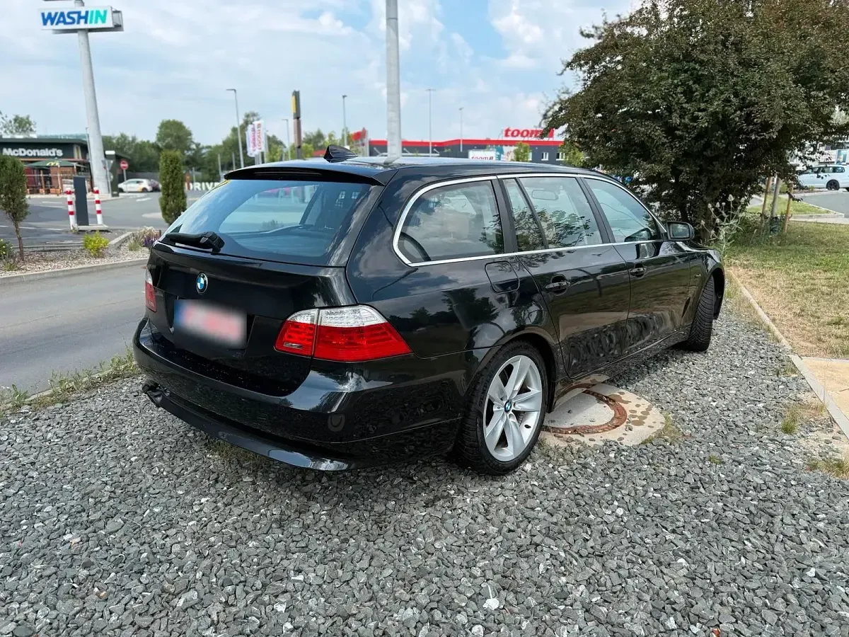 Gebraucht BMW 525 218 PS (160 kW) 2008 Schwarz Kombi