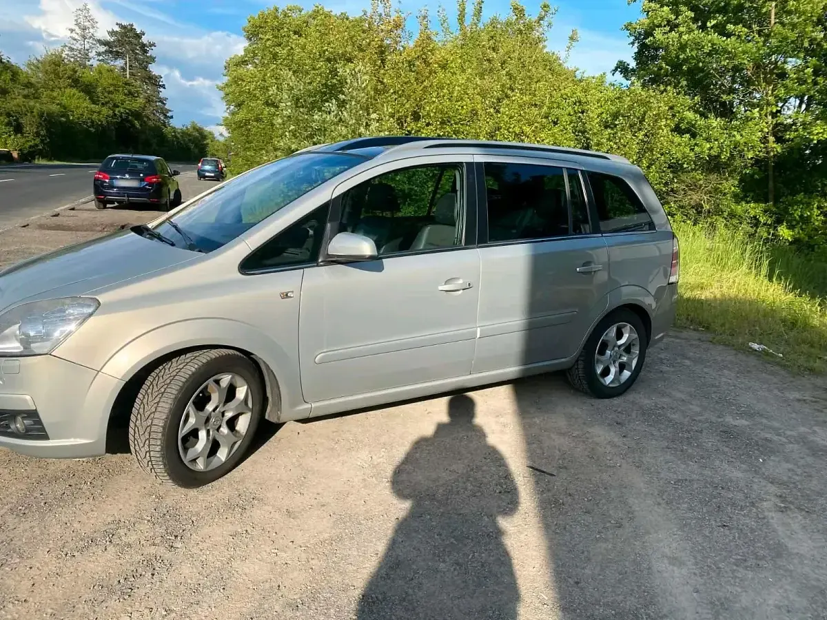 Używany Opel Zafira 150 KM (110 kW) 2006 Srebrny Minivan
