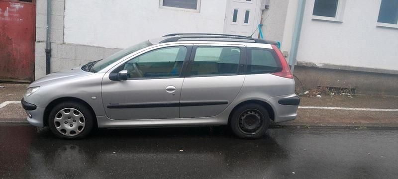 Silber Gebraucht 2004 Peugeot 206 Kombi | 1.000 € (Fairer Preis) - Bild 1/4