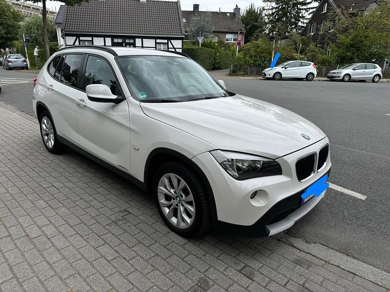 Weiß Gebraucht 2012 BMW X1 Sport Line SUV | 5.900 € (Superpreis) - Bild 1/4