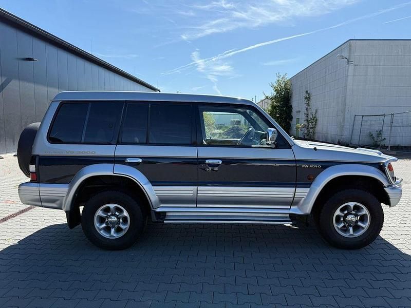 Silber Gebraucht 1997 Mitsubishi Pajero SUV | 14.900 € - Bild 1/4