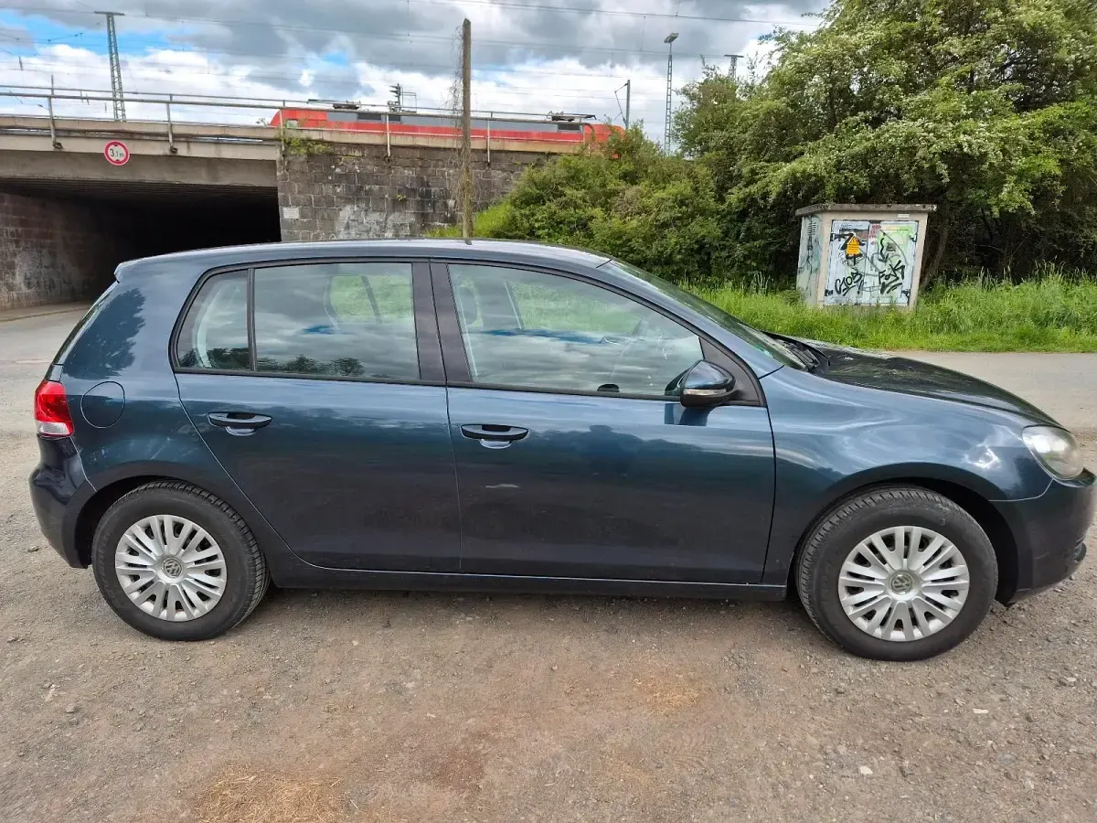 Second-hand VW Golf VI 102 CP (75 kW) 2010 Albastru Hatchback