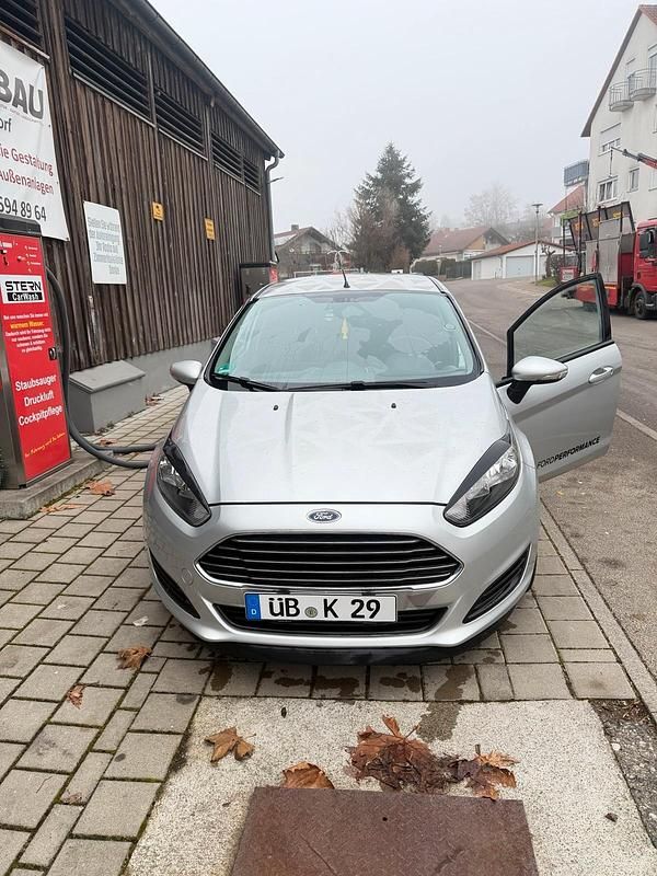 Grau Gebraucht 2014 Ford Fiesta Limousine | 3.590 € (Guter Preis) - Bild 1/4