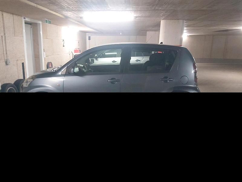 Grau Gebraucht 2009 Daihatsu Sirion Kleinwagen | 2.300 € (Fairer Preis) - Bild 1/4