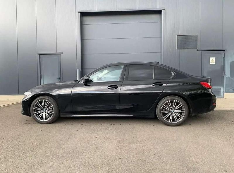 Schwarz Gebraucht 2019 BMW 330 Sport Line Limousine | 22.399 € (Fairer Preis) - Bild 1/4
