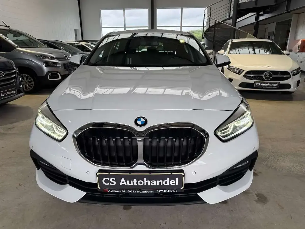 Gebraucht BMW 118 Advantage 136 PS (100 kW) 2022 Weiß Kleinwagen