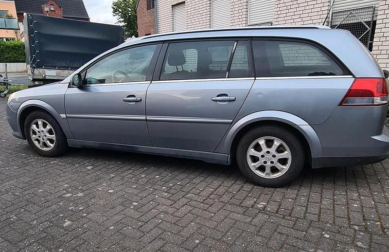 Grau Gebraucht 2007 Opel Vectra Kombi | 1.200 € (Superpreis) - Bild 1/4