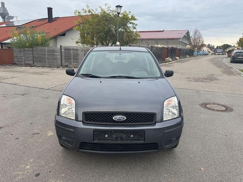 Grau Gebraucht 2004 Ford Fusion Trend Limousine | 1.990 € (Fairer Preis) - Bild 1/4