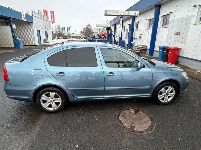 Gebraucht Skoda Octavia Elegance 122 PS (89 kW) 2010 Blau Limousine
