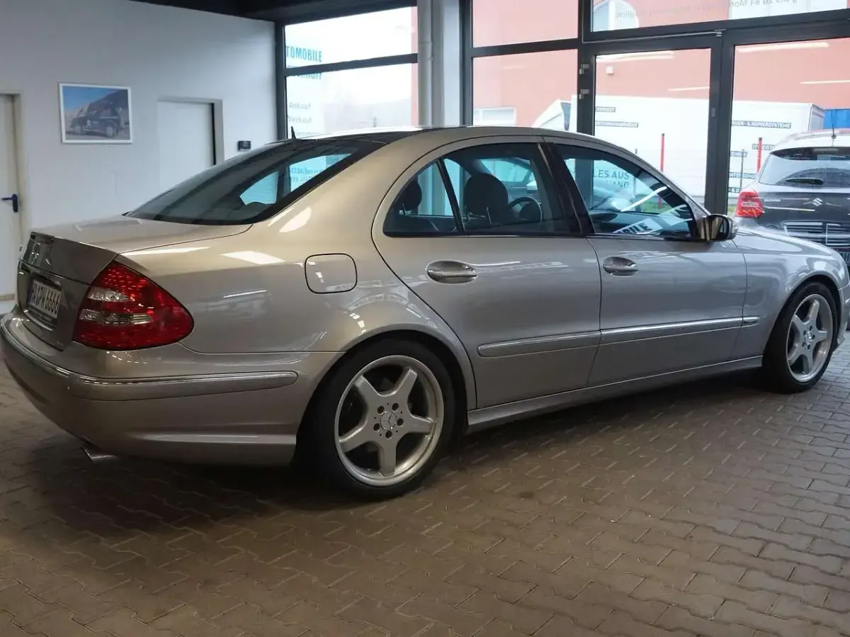 Brugt Mercedes E500 Avantgarde 306 HK (225 kW) 2004 Sølv Sedan