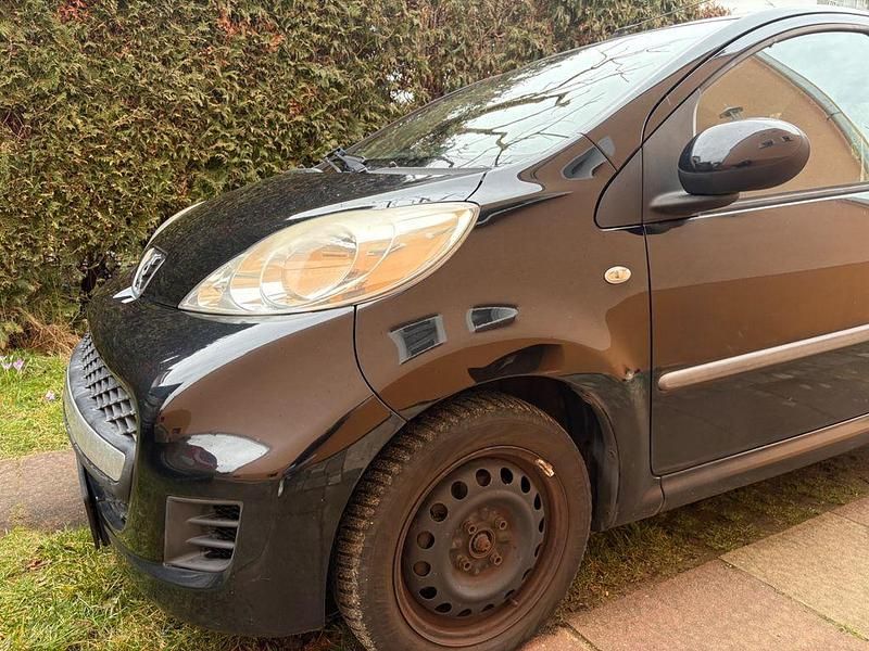 Gebraucht Peugeot 107 Filou 68 PS (50 kW) 2009 Schwarz Kleinwagen