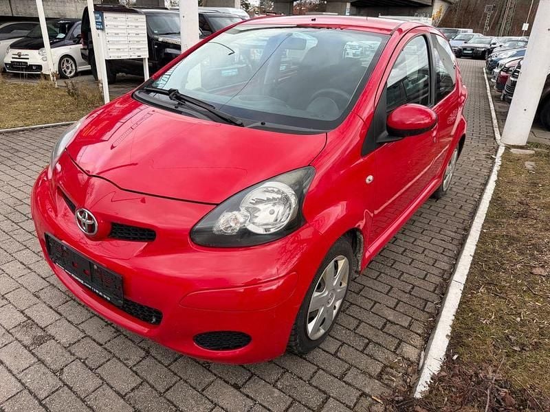 Gebraucht Toyota Aygo Cool 68 PS (50 kW) 2010 Rot Kleinwagen