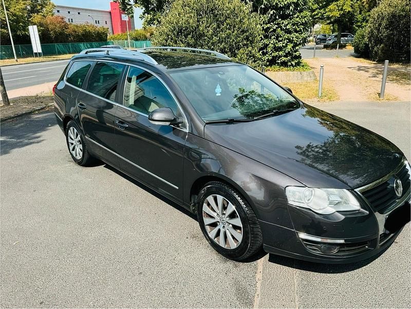 Braun Gebraucht 2009 VW Passat Kombi | 2.199 € (Superpreis) - Bild 1/4