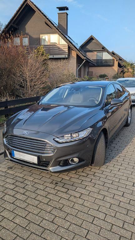Grau Gebraucht 2016 Ford Mondeo Titanium Limousine | 12.200 € (Fairer Preis) - Bild 1/4