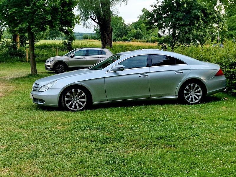Grau Gebraucht 2009 Mercedes CLS320 Limousine | 6.990 € (Guter Preis) - Bild 1/4