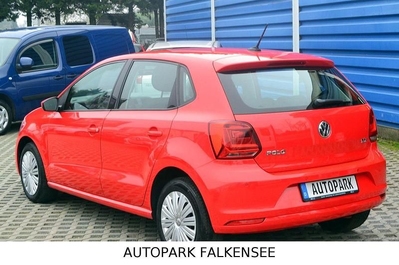 Gebraucht VW Polo Trendline 75 PS (55 kW) 2017 Rot Kleinwagen