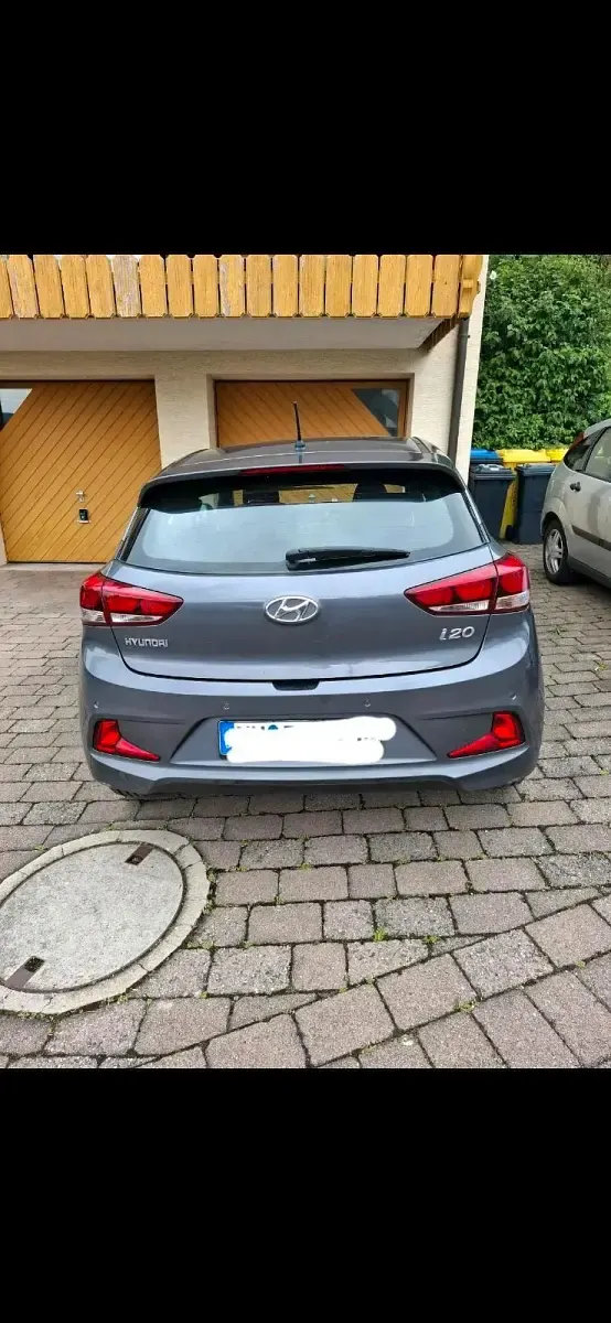 Gebraucht Hyundai i20 101 PS (74 kW) 2016 Grau Coupé