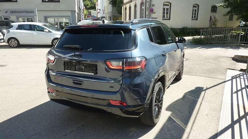 Gebraucht Jeep Compass 131 PS (96 kW) 2023 Blue shade / dach schwarz SUV