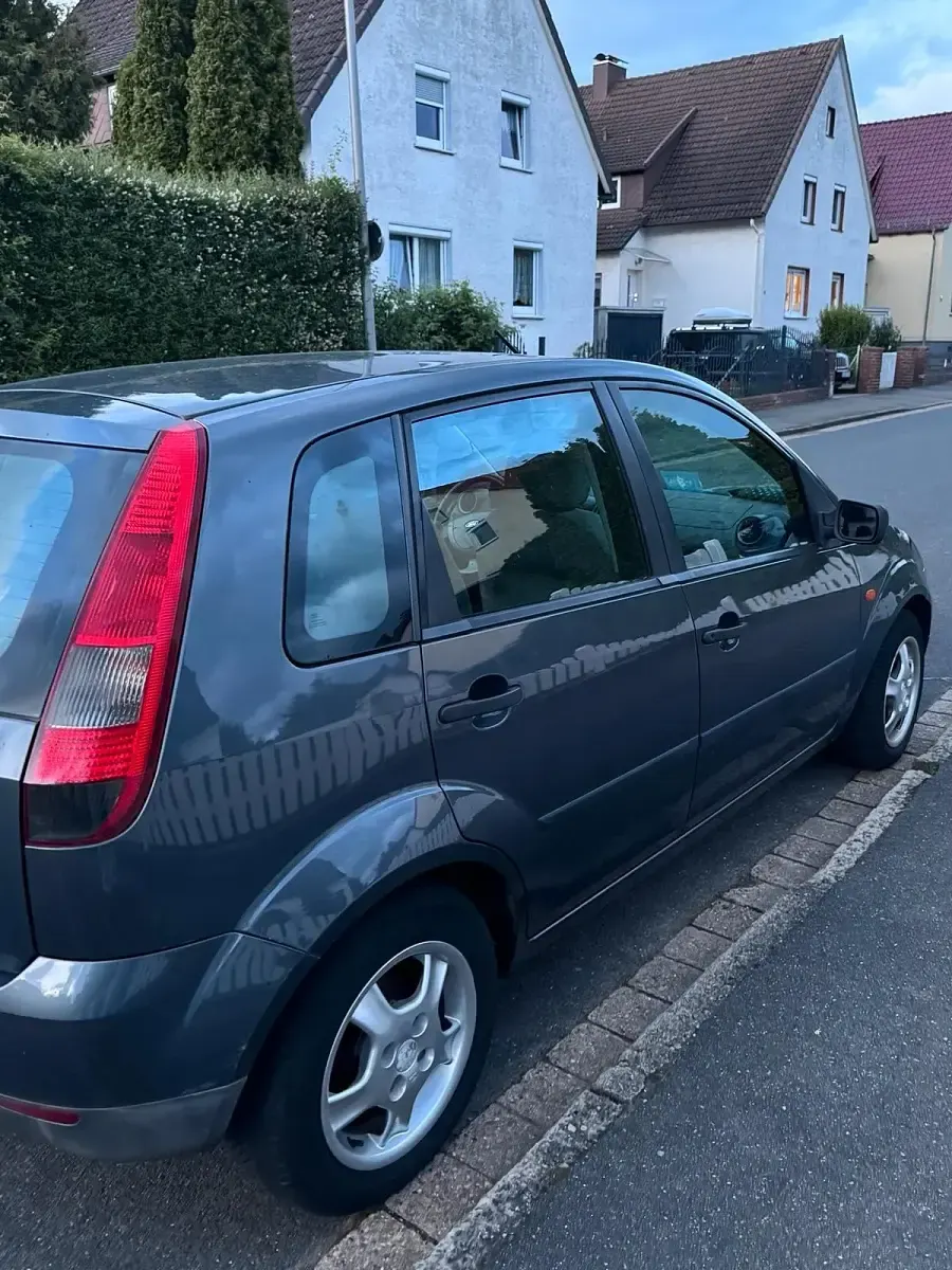 Gebraucht Ford Fiesta 60 PS (44 kW) 2003 Grau Kleinwagen