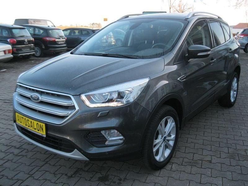 Grau Gebraucht 2018 Ford Kuga Titanium SUV | 12.980 € (Fairer Preis) - Bild 1/4